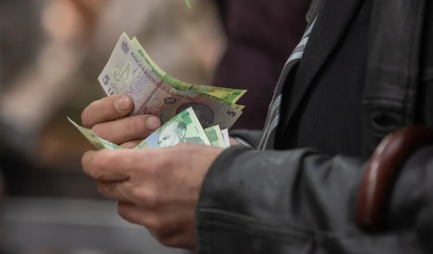 Vești bune pentru românii cu datorii la bancă. Legea care îi ajută pe oameni să scape de probleme
