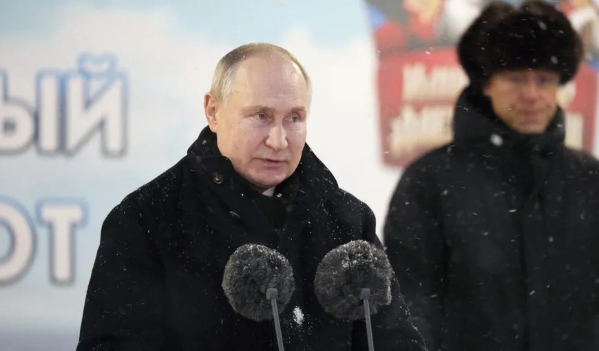 Scene tensionate la Kremlin. S-a cerut biciurea persoanei care l-a lăsat fără căciulă pe Vladimir Putin la minus 15 grade Celsius VIDEO