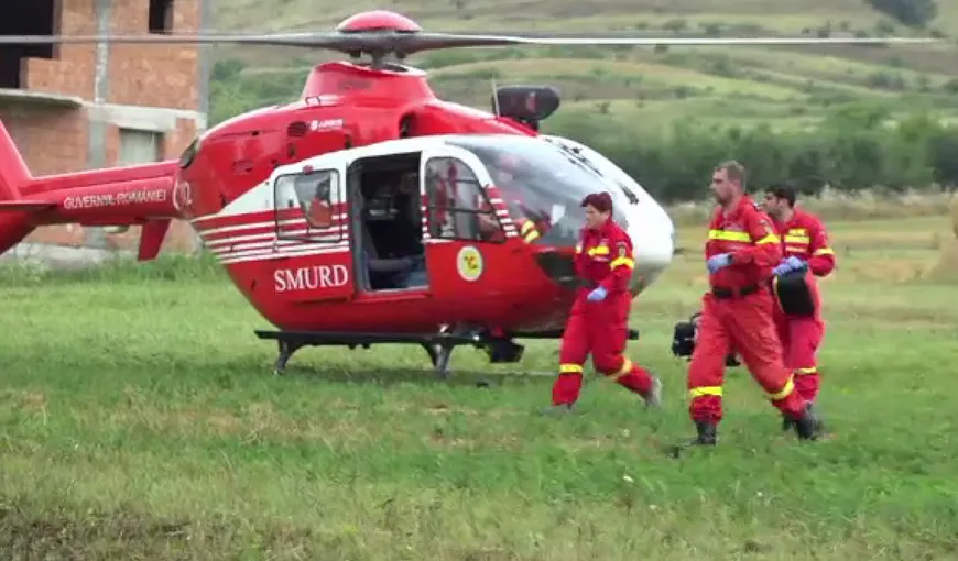Băiat de 10 ani, preluat de elicopter SMURD după ce a căzut de la etajul 1 al unei clădiri dezafectate din Botoșani