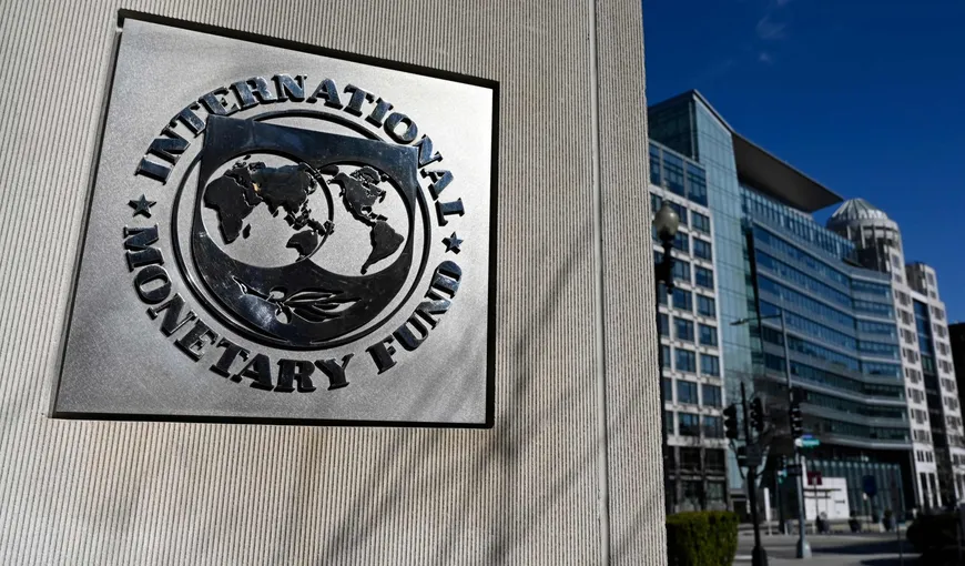 Analistul economic Adrian Negulescu spune că vizita FMI ar putea salva Guvernul: „Guvernul trebuie să demonstreze de unde va face rost de bani pentru creşterea pensiilor. Probabil vor propune plata eşalonată”