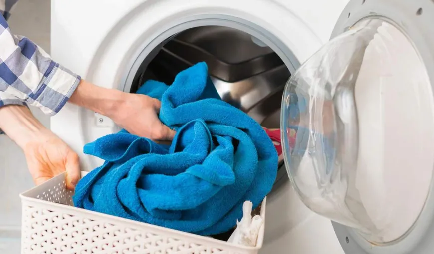 Trucuri simple pentru haine imaculate: Folii de aluminiu, piper și aspirină pentru mașina de spălat
