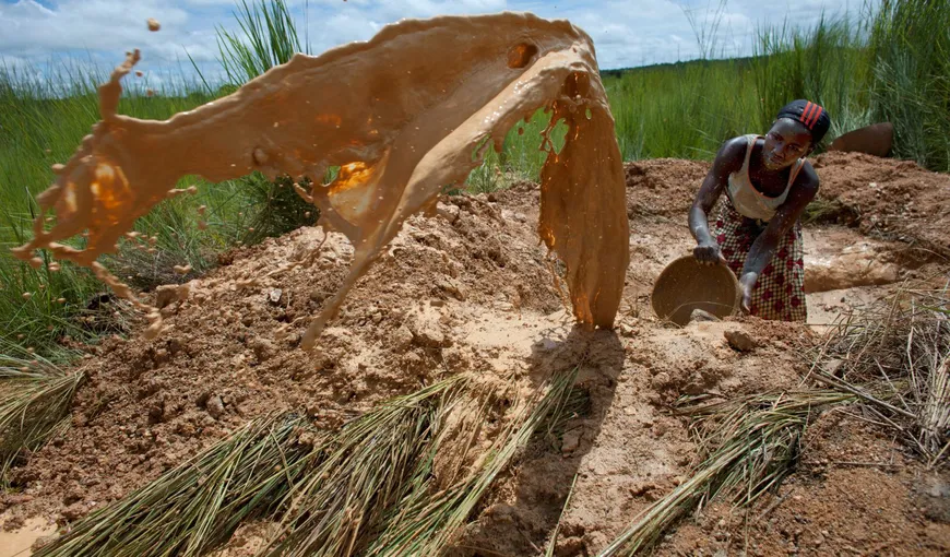 Peste 70 de morţi în urma prăbuşirii unei mine de aur din Mali
