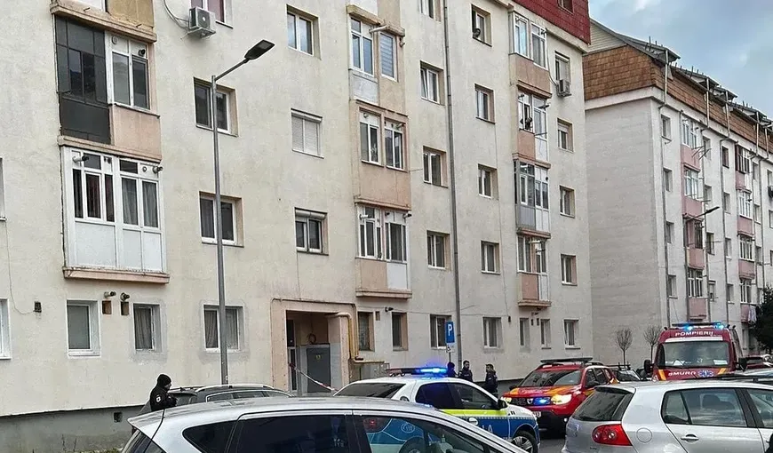 Copil de 3 ani, în stare gravă la spital după ce a căzut de la etajul al cincilea al unui bloc