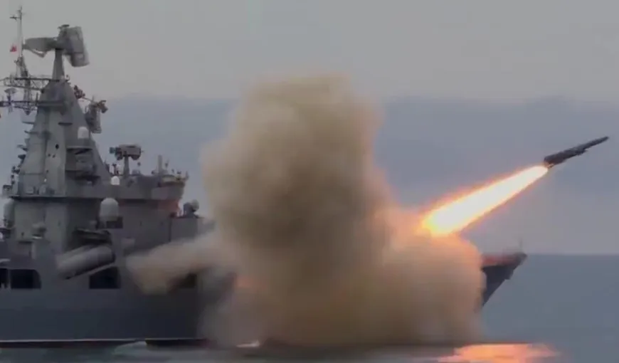 Războiul din Orientul Mijlociu se extinde. Navă grecească lovită de o rachetă trasă de rebelii houthi. SUA anunță noi atacuri în Yemen