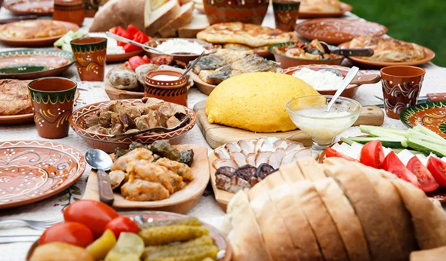 Care sunt mâncărurile românești pe care străinii adoră să le consume! Top 10 preparate din România care fac ravagii printre turiști