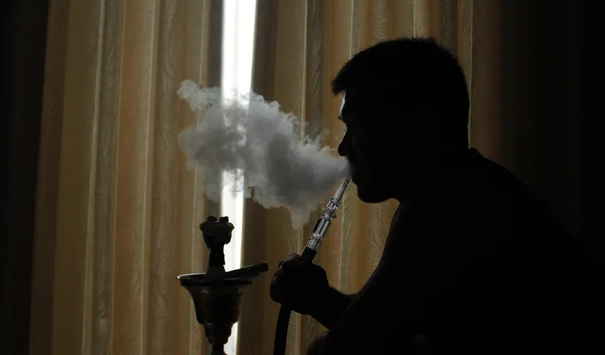 Mitul fumatului de narghilea, considerat „mai sănătos”, demontat de un medic din Iași: „În plămâni pătrunde aceeași cantitate de fum ca de la o sută de țigări”