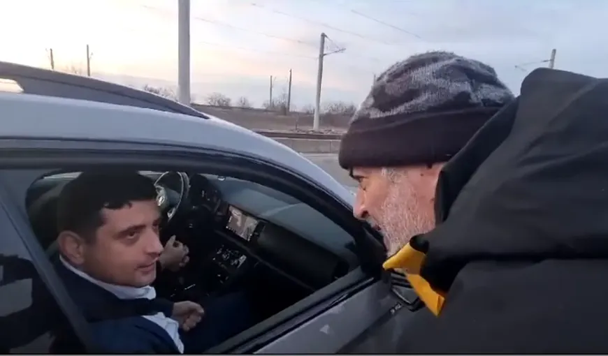 VIDEO George Simion, alungat şi de la protestul transportatorilor din Constanţa: „Tai-o de-aici! Ce te uiţi cu ochii ăia beliţi”