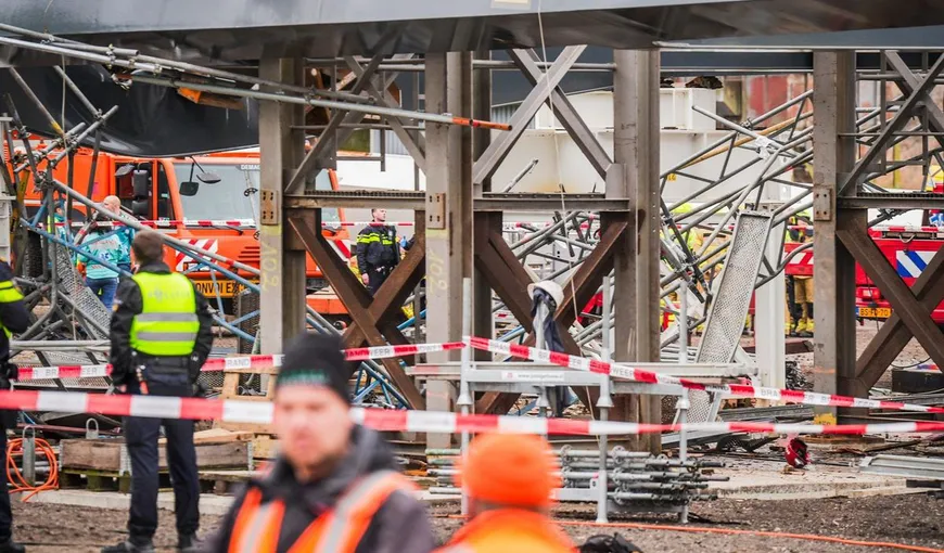 VIDEO Un pod în construcţie s-a prăbuşit în Olanda, doi muncitori au murit pe loc