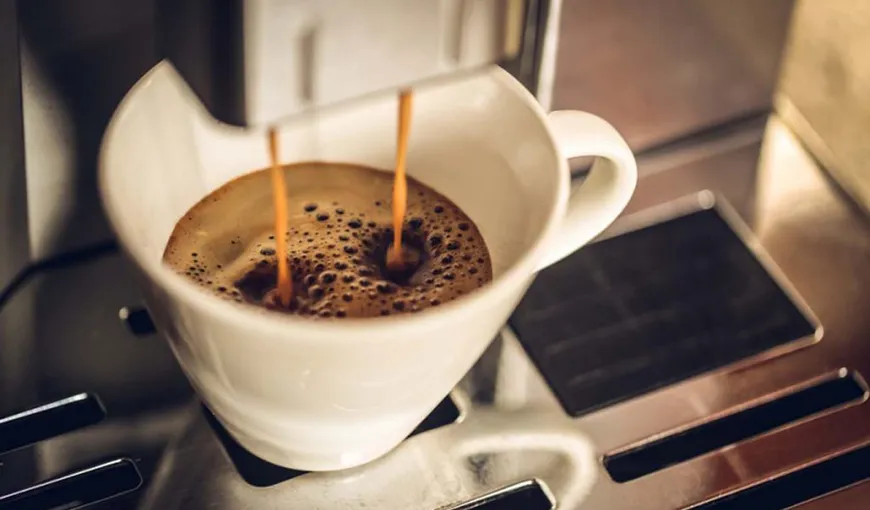 Ce trebuie să faci înainte de a bea cafeaua dimineața. Medicul trage un semnal de alarmă: „Mulți oameni fac asta și nu e bine”