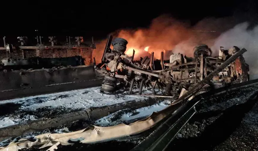 Incendiu violent la o cisternă răsturnată, care transporta 40 de tone de motorină, în Brăila. Șoferul ar fi murit carbonizat