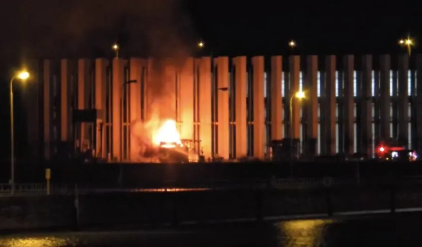 Incendiu major la Hidrocentrala Porţile de Fier. Focul a fost stins de pompieri, nu există victime