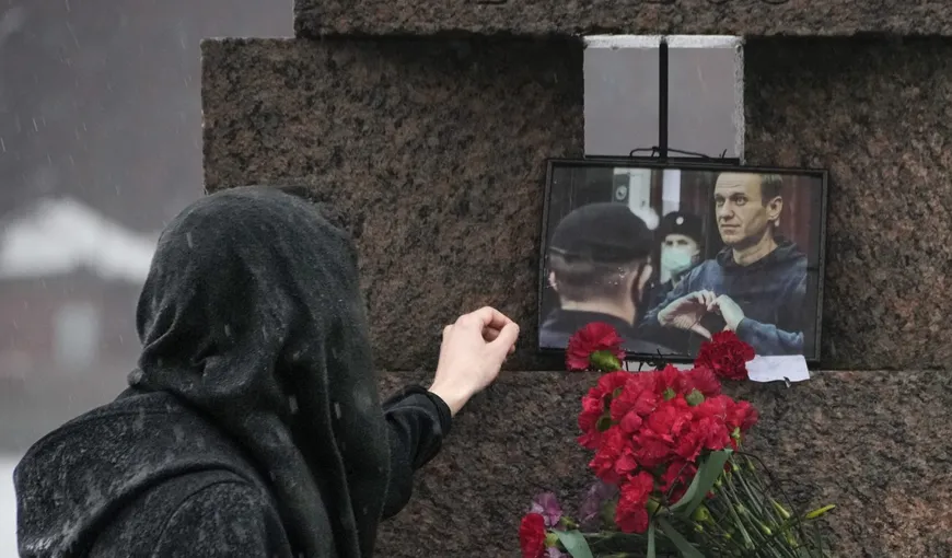 Trupul lui Alexei Navalnîi, păzit de poliție. Medicii nu pot face autopsia și nici nu îl pot preda familiei