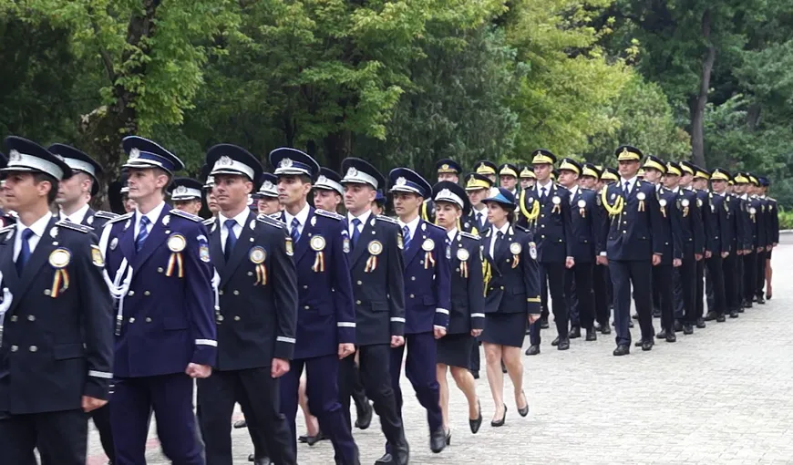 Tinerii români nu se înghesuie la admiterea în academiile militare, în timp ce autorităţile caută soluţii pentru a mări numărul soldaţilor români