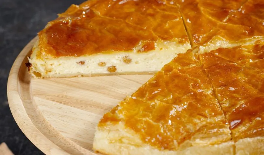 Rețeta ideală pentru Lăsata Secului. Plăcintă cu brânză dulce și stafide, un deliciu perfect pentru finalul Săptămânii Albe