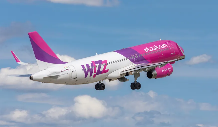 Avion Wizz Air aterizat de urgenţă la Cluj după ce trei pasageri beţi s-au luat la bătaie. Ce au păţit cei trei scandalagii