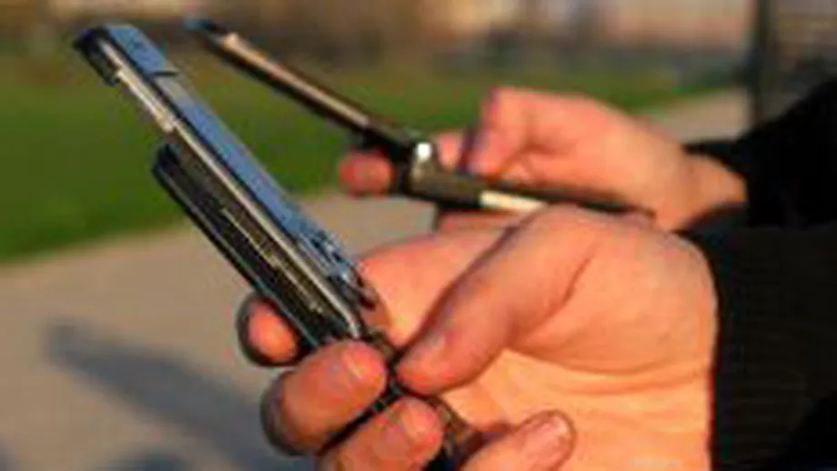 Cati romani sunt abonati la telefonia mobila si fixa