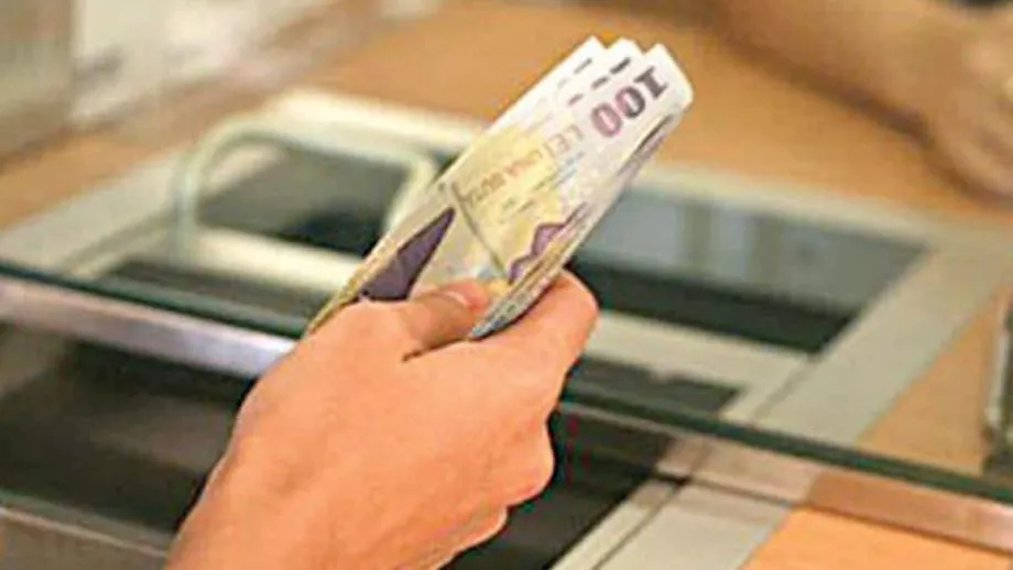 Sfaturi practice pentru românii care au rate mult prea mari la bănci. Economist: „În cel mai rău caz...