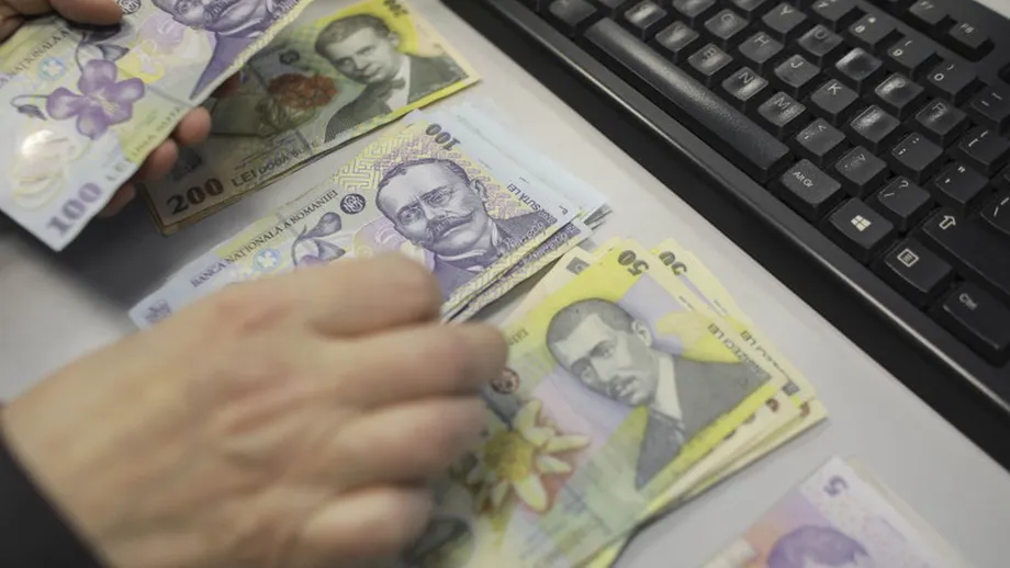 Salariul mediu net a crescut chiar și în 2022. În ce domenii s-au raportat cele mai mari salarii