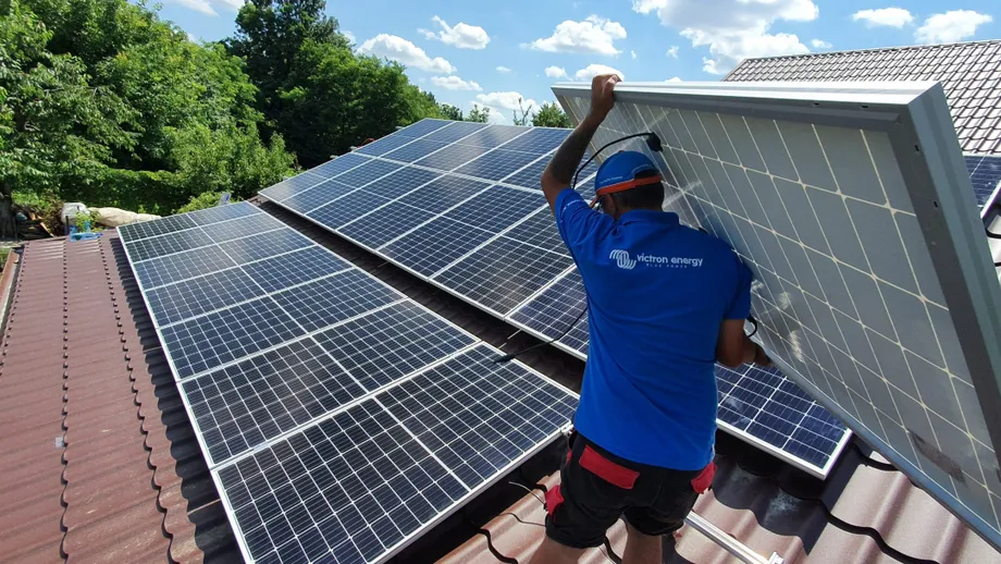 Bani pentru panouri fotovoltaice și în 2023. Bugetul este de 4 ori mai mare față de anul trecut