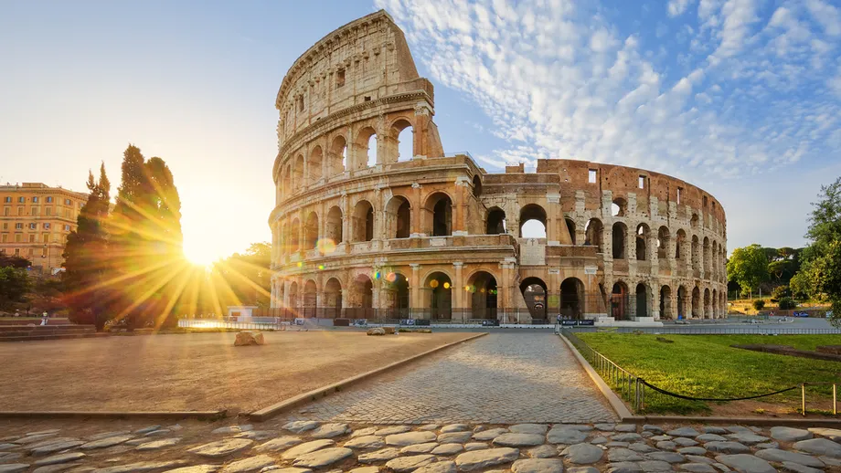 Vacanţe români 2023. Peste 64% au bagajele făcute, majoritatea au ales Europa. Costul mediu al biletului de avion 100-300 de euro