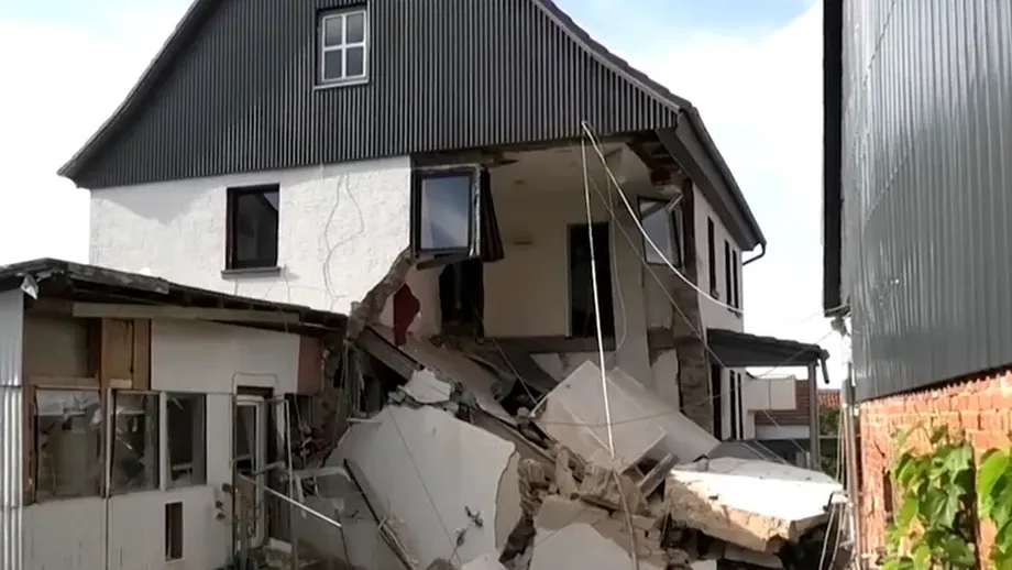 Atenţie la bateriile de stocare a energiei verzi! O casă a fost distrusă de explozia unei baterii de 30 kWh