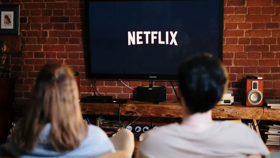 Filme și seriale de văzut în prima zi de Anul Nou. Cele mai potrivite producții de urmărit