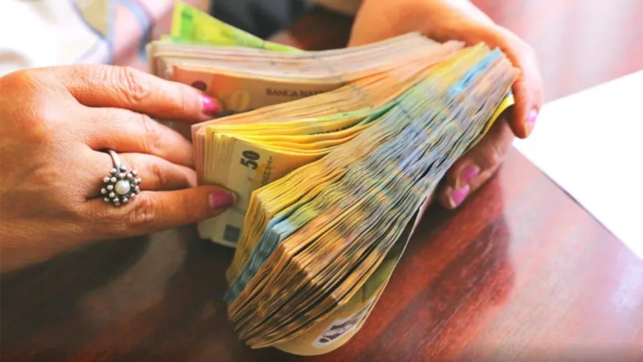 Se dau 450 de lei pe card! Banii intră azi, 17 aprilie. Cine nu va primi suma completă