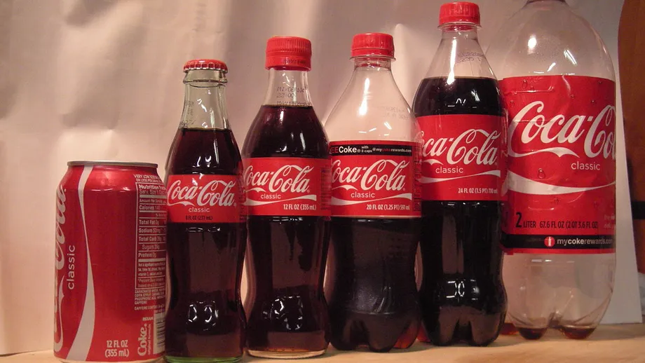 Coca-Cola, nevoită să producă și mai mult plastic în 2025, după anunțul lui Donald Trump: Dacă aluminiul devine mai scump, ne vom concentra pe PET-uri