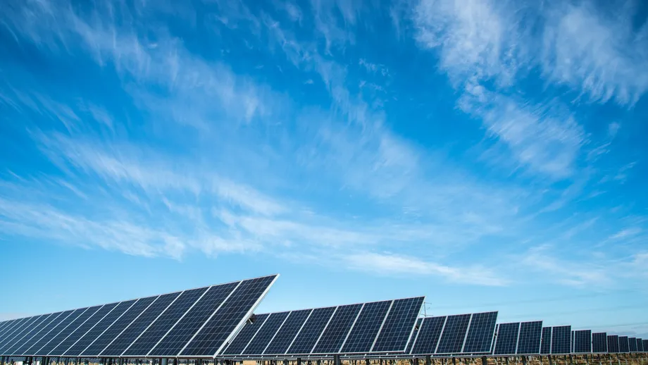 Un nou jucător pe piața de energie din România. Investitorii au și o mare fabrică din România