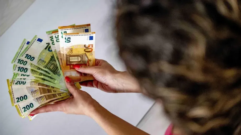 Cine sunt românii care primesc 1.500 de lei de la stat. Ajutorul a fost mărit anul acesta