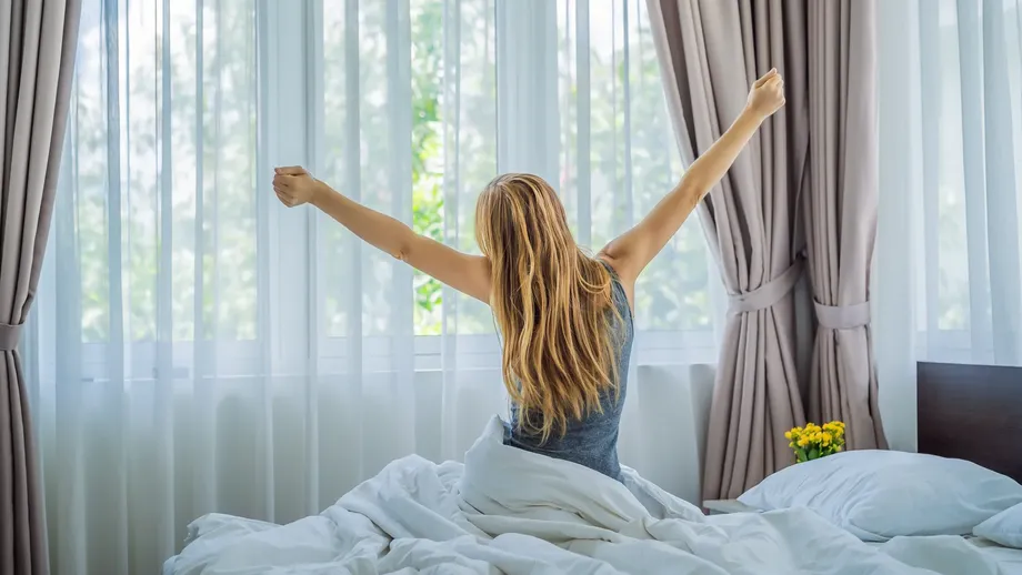 Ce este şi ce practici periculoase sunt promovate prin sleepmaxxing. Cel mai nou trend de pe reţelele sociale în 2025