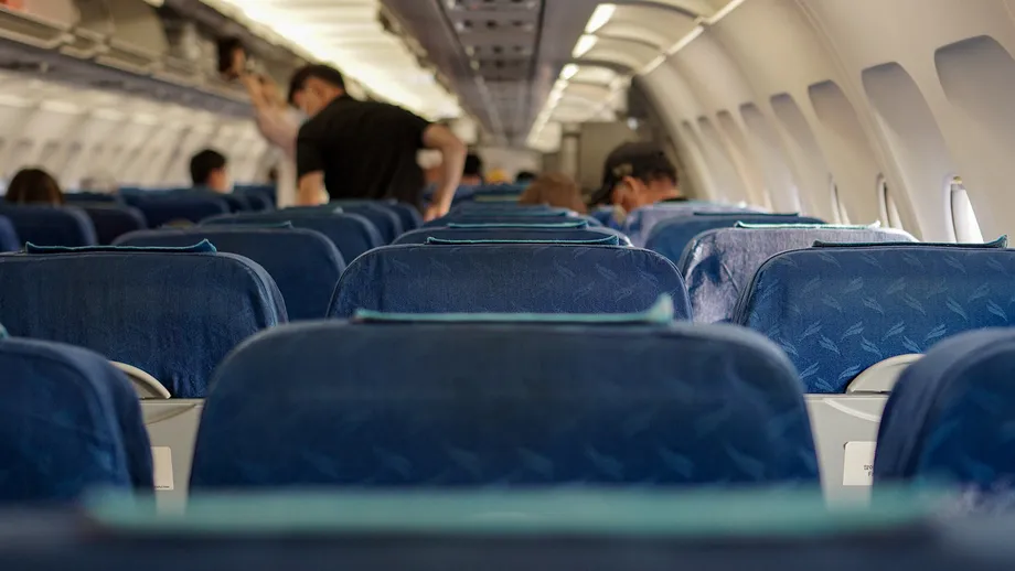 Alertă cu bomba la bordul unui avion ce urma să aterizeze la Cluj. A fost activat planul de urgență