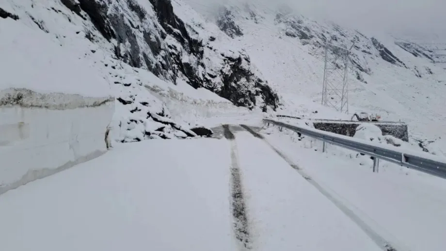 FOTO A nins pe Transfăgărășan! S-a depus un strat de zăpadă de 10 centimetri